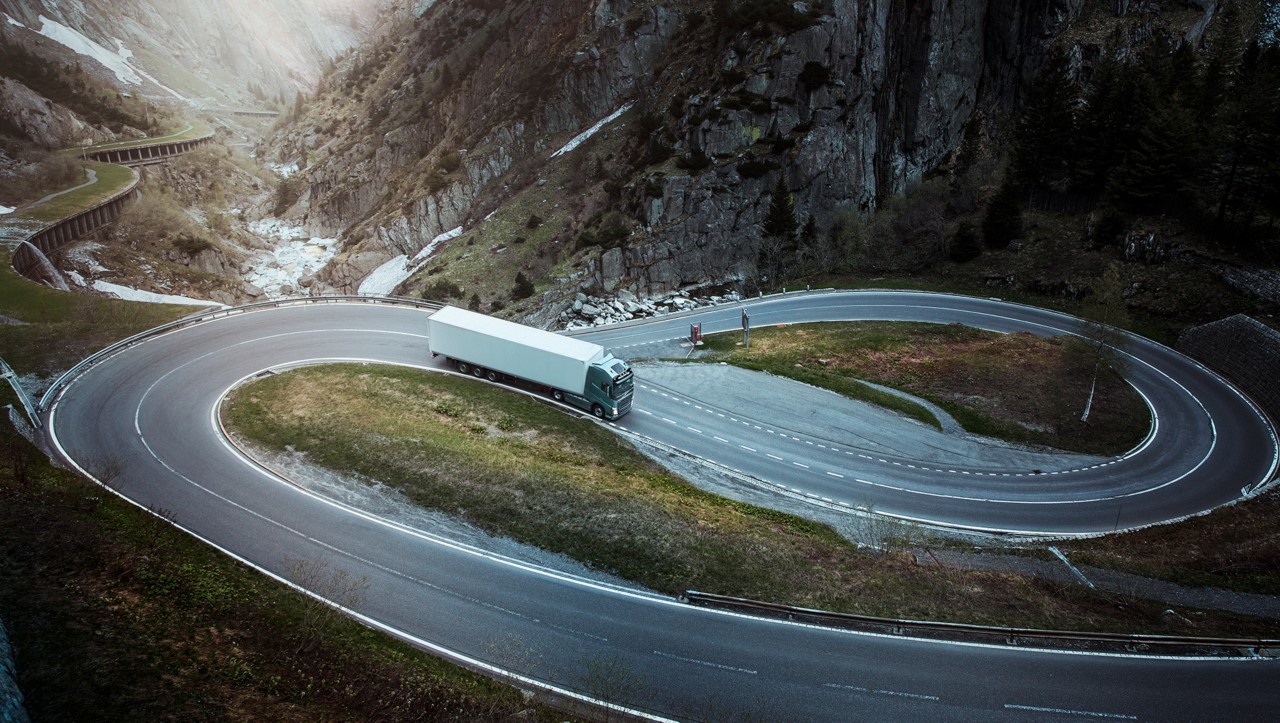 Volvo FH na planinskom terenu